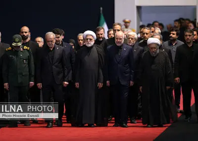 ادای احترام سران قوا و مسئولان نظام به پیکر آقای شهید ایران