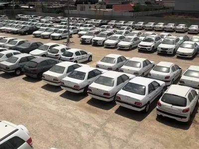 ۹۹۶ دستگاه خودروی خارجی قاچاق در پارکینگ یک مجتمع تجاری