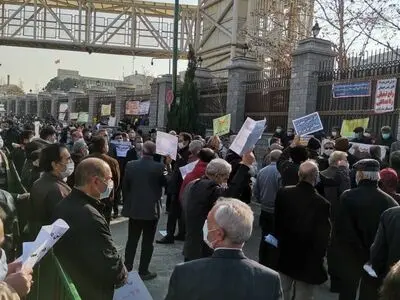 تجمع بازنشستگان کارگری مقابل مجلس/ مستمری‌ها را به خط فقر برسانید/ همسان‌سازی را اصلاح کنید