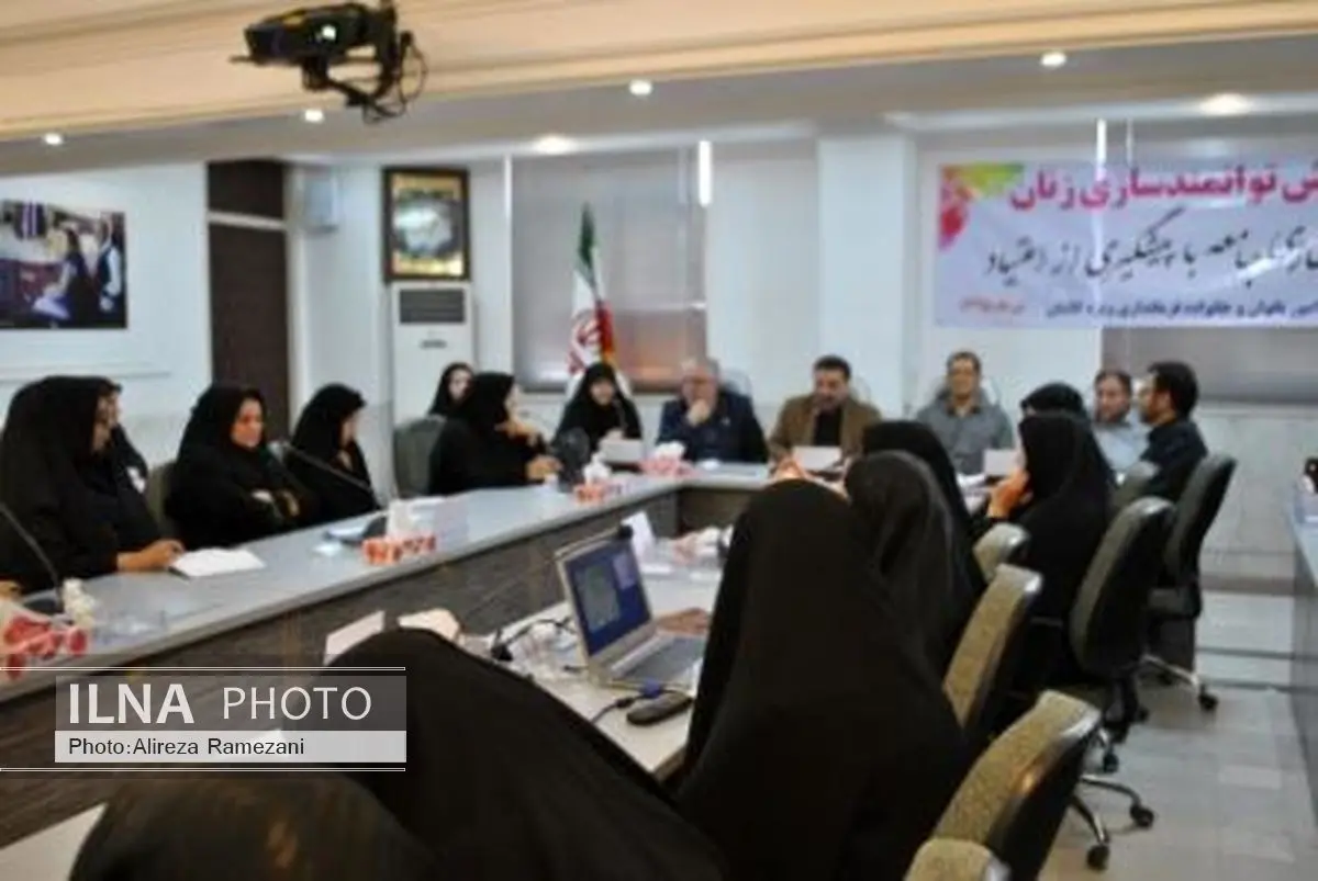 اشتغال بانوان نباید مانع تربیت صحیح فرزندان شود