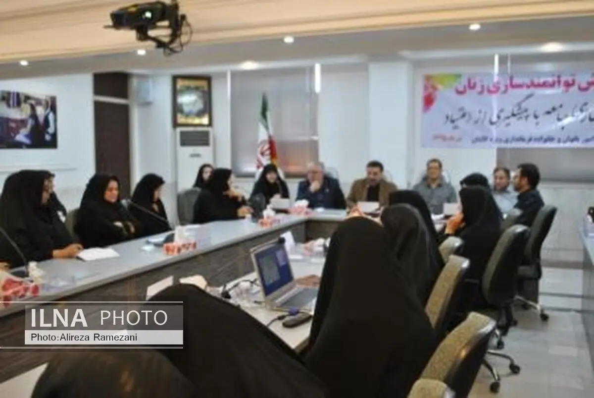 اشتغال بانوان نباید مانع تربیت صحیح فرزندان شود