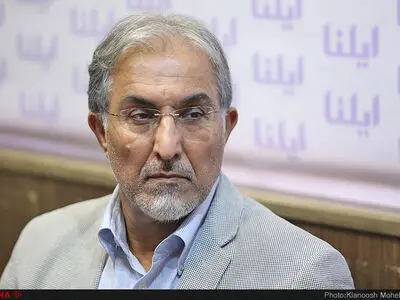 اقتصاد ایران در اختیار رفقا و قوم و خویش مسئولان است/ کسانی که ارز را بالا بردند، اجازه کاهش آن را نمی‌دهند