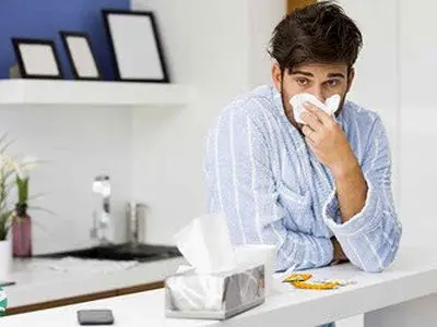 ۸ راه حل خانگی برای درمان آبریزش و گرفتگی بینی