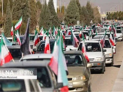 گرامیداشت سالگرد پیروزی انقلاب اسلامی در سراسر کشور/ حضور پرشور خودروها و موتورسیکلت‌های مزین به پرچم ایران در پایتخت