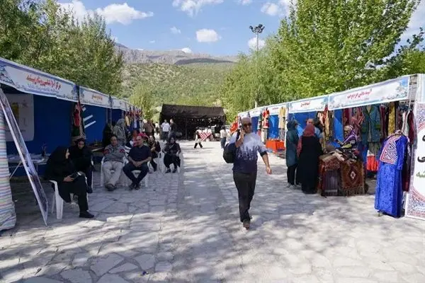 برگزاری بازارچه موقت صنایع دستی در روستای گردشگری بیشه لرستان