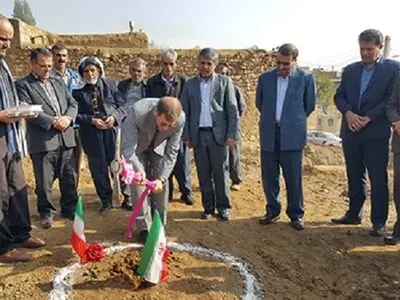 کلنگ احداث یک واحد آموزشی خیرساز در تکاب زمین زده شد