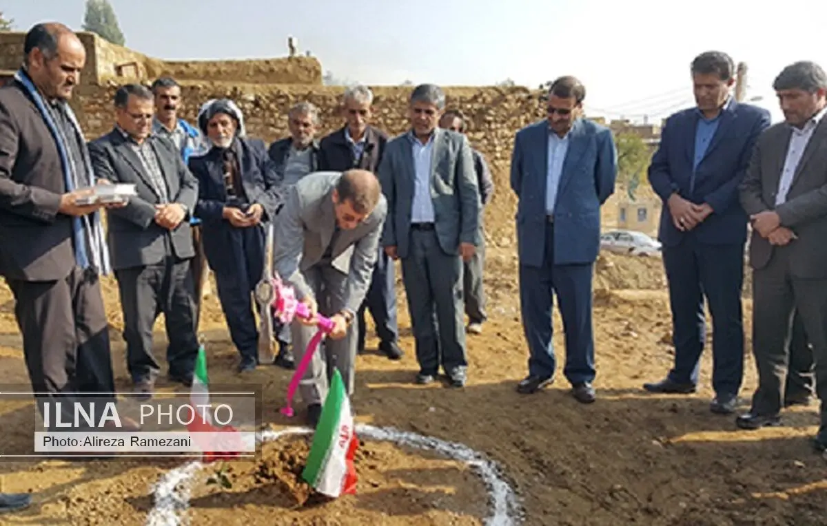 کلنگ احداث یک واحد آموزشی خیرساز در تکاب زمین زده شد