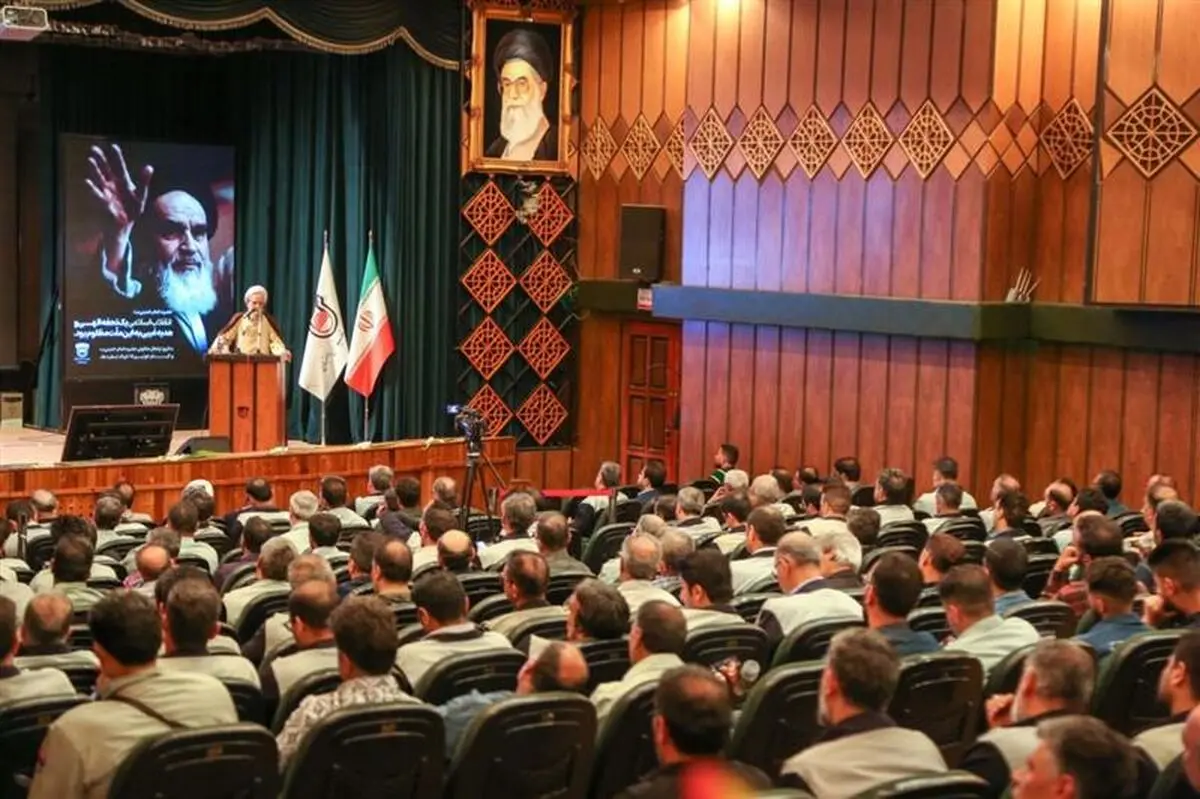 آرمان امام خمینی (ره) استقرار حکومت اسلامی و شعار همیشگی او توکل برخدا و اتحاد مسلمین بود
