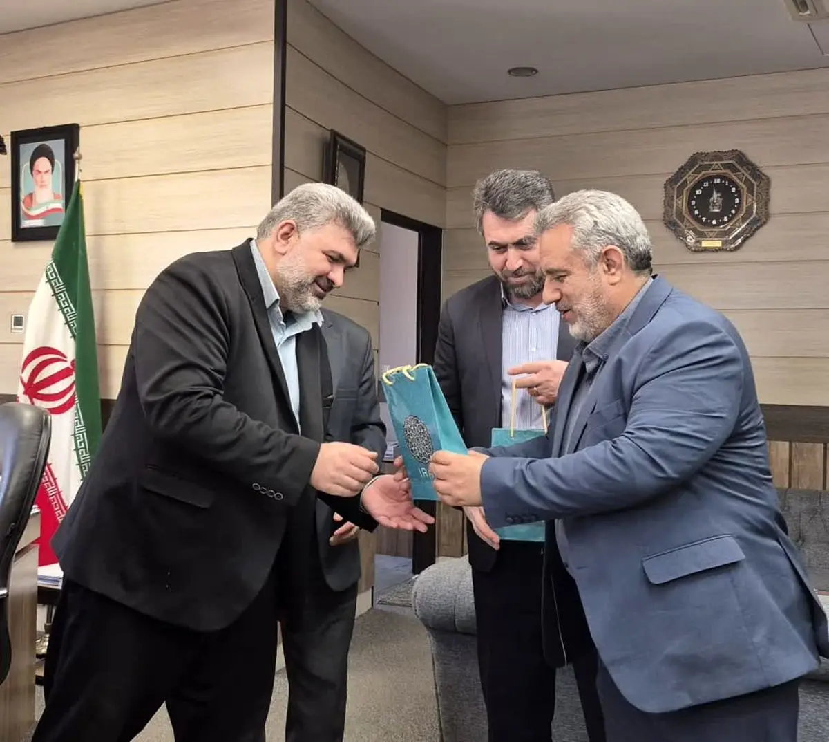 اصناف شیراز پای کار آزادی زندانیان جرائم غیرعمد/ جشن گلریزان ۱۲ اسفند برگزار می‌شود