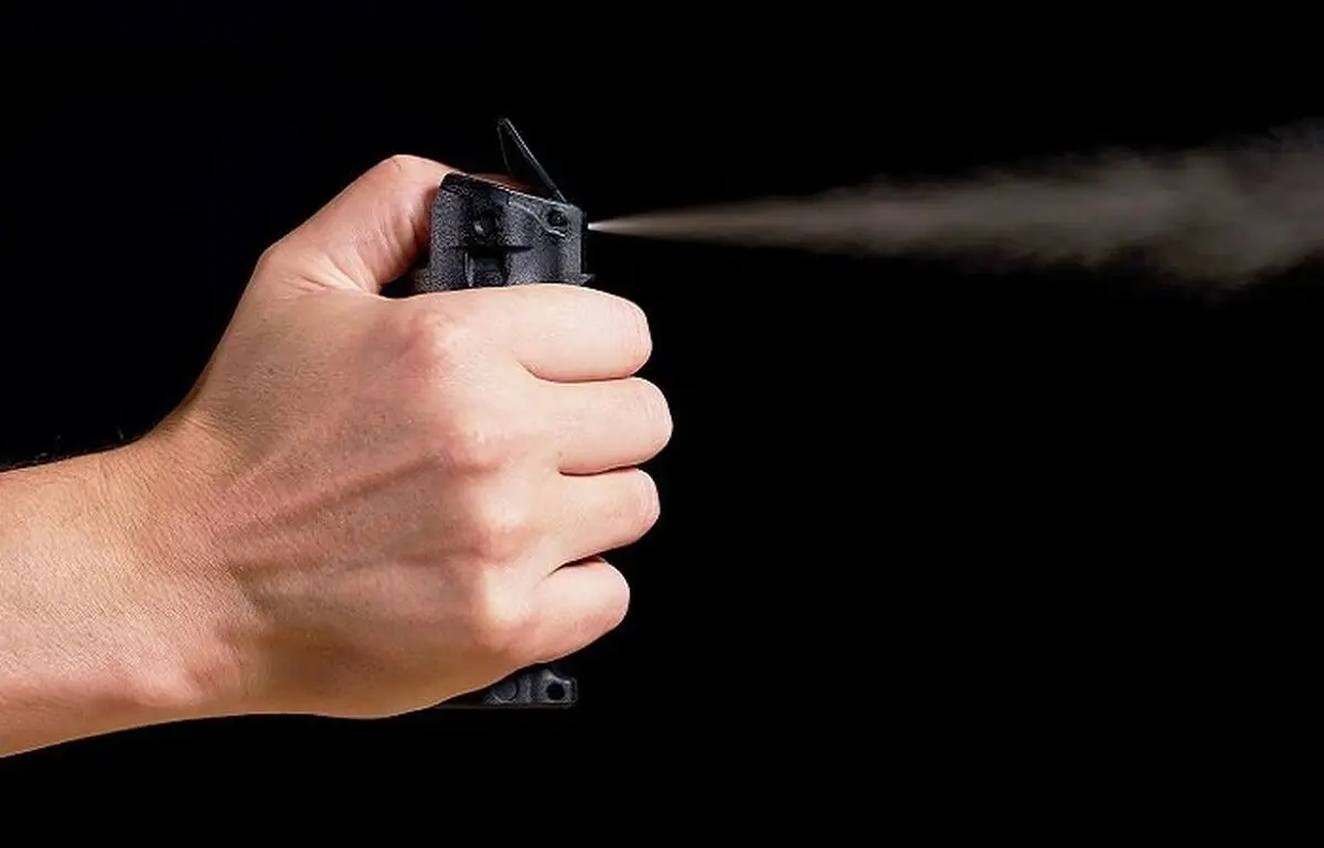 بازیگرها با کدام منطق باید شوکر و اسپری اشک آور داشته باشند؟ 