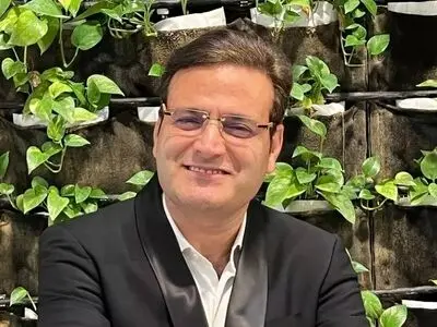 آخرین وضعیت پرونده عبدالله مومنی/ شعبه ۵۴ دادگاه تجدیدنظر رای دیوان عالی را تایید نکرد