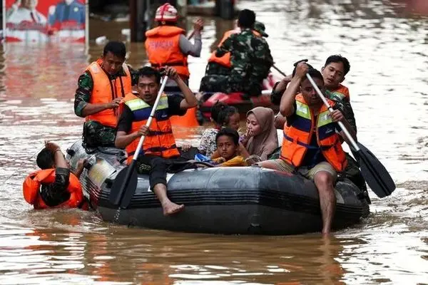 Hundreds evacuated as torrential rains hit Indonesia Capital