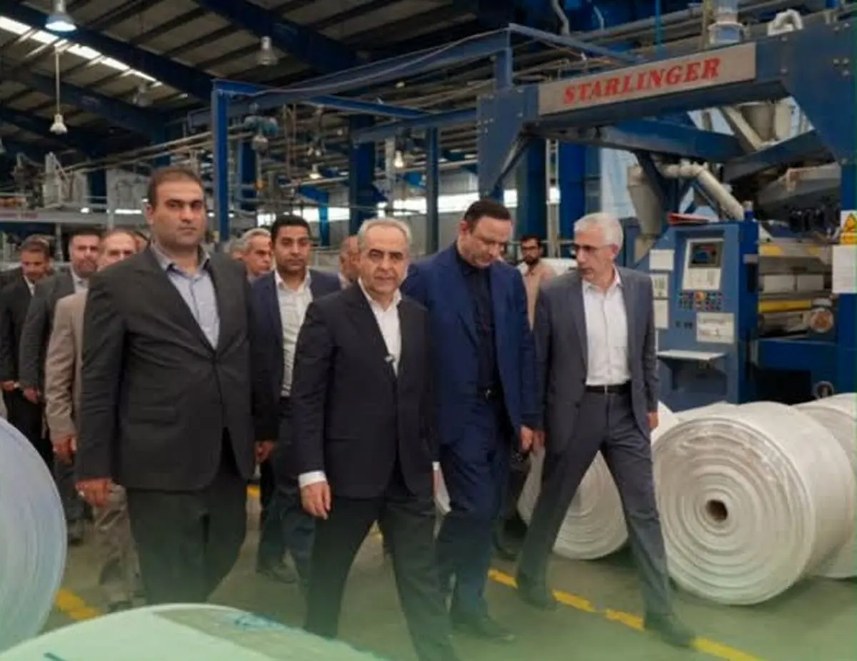 بازدید دبیر شورایعالی مناطق آزاد کشور و استاندار آذربایجان شرقی از شرکت پاراپلاستیک ارس