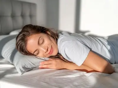 عواقب ناخوشایند خوابیدن روی شکم 