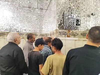 حضور و قرائت فاتحه ظریف بر مزار شهید رییسی 