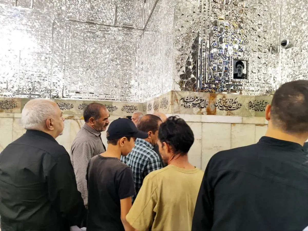 حضور و قرائت فاتحه ظریف بر مزار شهید رییسی