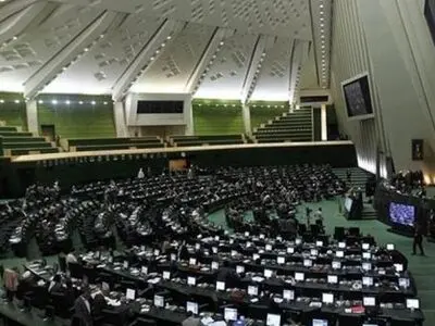 البرلمان یجری تعدیلات على مشروع موازنة ایران المالیة