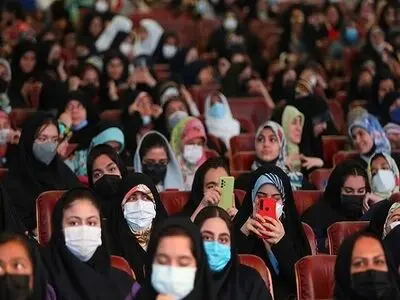 نگاهی که بخواهد زن را از جامعه جدا و منزوی کند، قبول نداریم
