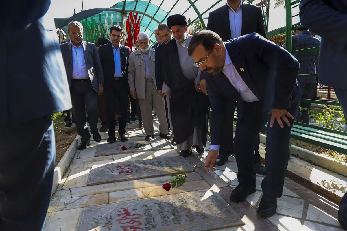 کشور نیازمند حفظ روحیه دفاع و سازندگی است