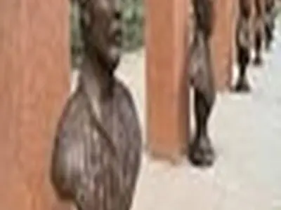 رونمایی از سردیس مشاهیر و شهدای دفاع مقدس شهر کرج