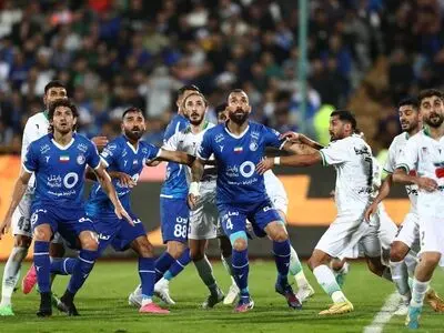 استقلال 2 - ذوب آهن 1، خارجی‌های استقلال صدر را پس گرفتند
