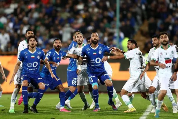 استقلال 2 - ذوب آهن 1، خارجی‌های استقلال صدر را پس گرفتند