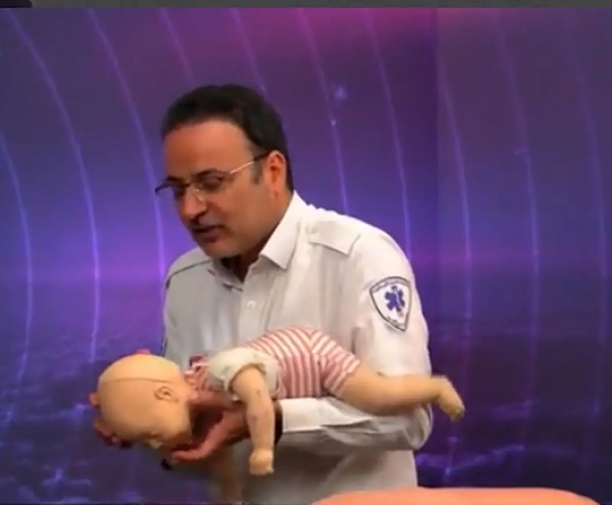 روش صحیح نجات نوزاد از خفگی + فیلم