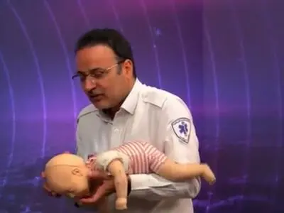 روش صحیح نجات نوزاد از خفگی + فیلم