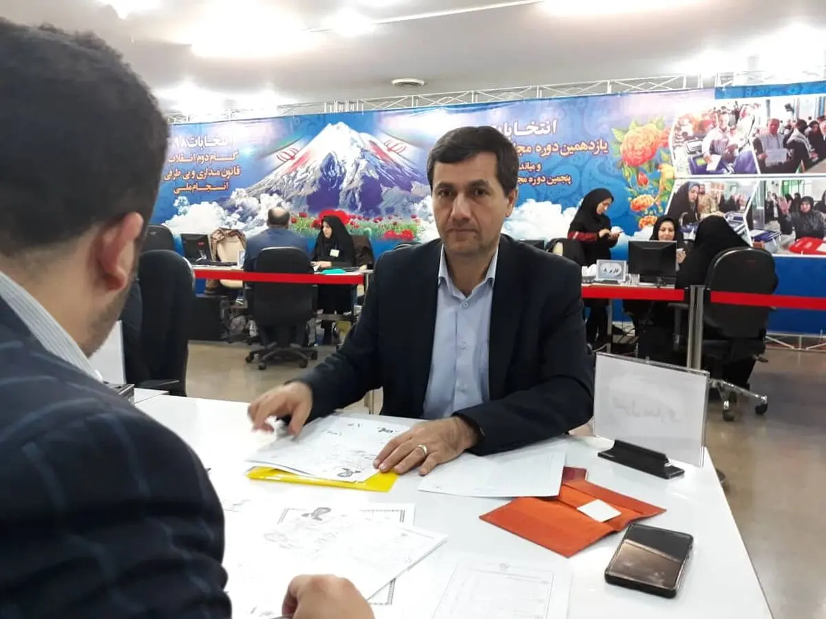 نماینده مجلس دهم در انتخابات ثبت نام کرد