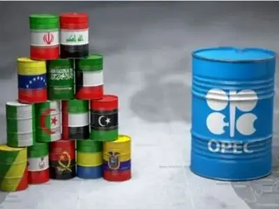 بلومبرغ: أوبك + تعتزم رفع إنتاج النفط بمعدل 206 آلاف برميل يوميا