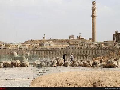 جشنواره شاهنامه‌خوانی و اجرایی برنامه نور صدا در تخت جمشید 