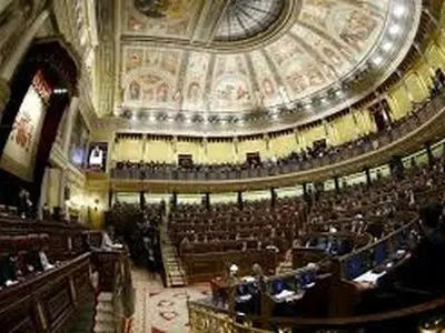 پادشاه اسپانیا پارلمان را منحل کرد