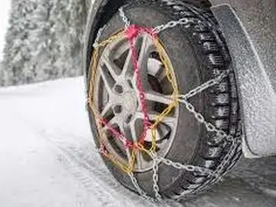 تردد از گردنه چری و شاهمنصوری شهرستان کوهرنگ فقط با زنجیر چرخ امکان پذیر است 