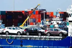 خودرو هست، خدمات نیست!