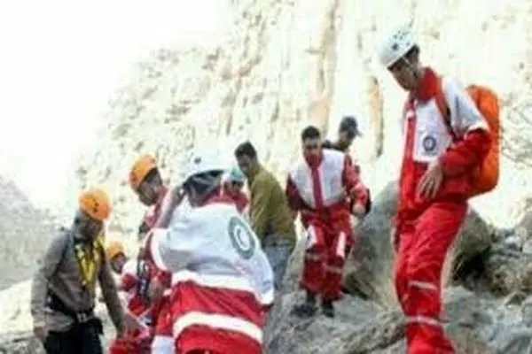 ۱۳ ساعت تلاش برای نجات کوهنوردان گم‌شده در ارتفاعات طارم