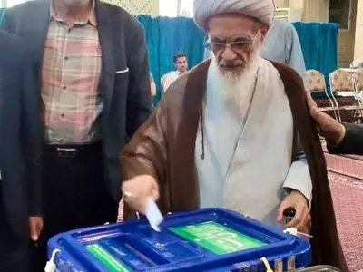 آیت‌الله العظمی بیات‌زنجانی رأی خود را به صندوق انداخت