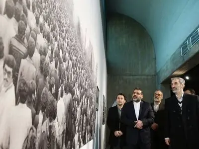 نمایشگاه «تهران ۵۷ به روایت عکس» با حضور وزیر ارشاد افتتاح شد