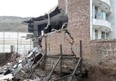 گودبرداری غیر اصولی باعث ریزش یک ساختمان در همدان شد/یک کودک مصدوم شد