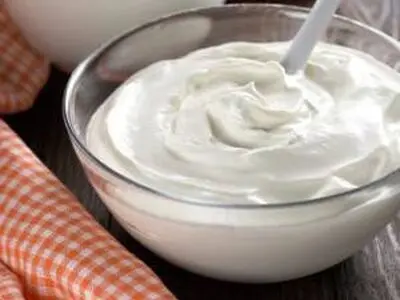 طرز تهیه ماست و راههایی برای جلوگیری از آب انداختن آن