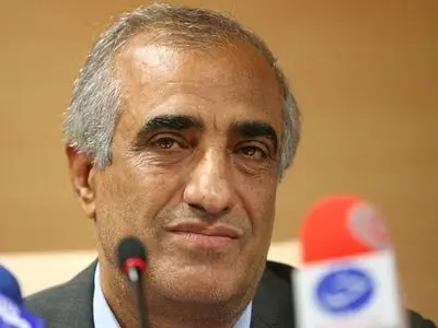 امینی بدون مقاومت، فدراسیون قایقرانی را رها می کند