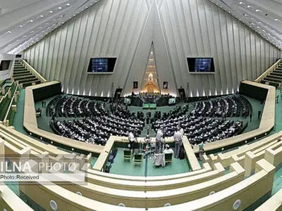 مجلس در بودجه سال 99 درباره قیمت بنزین تجدیدنظر می‌کند/ هنوز تصمیم فراکسیونی برای استیضاح وزیر کشور گرفته نشده است