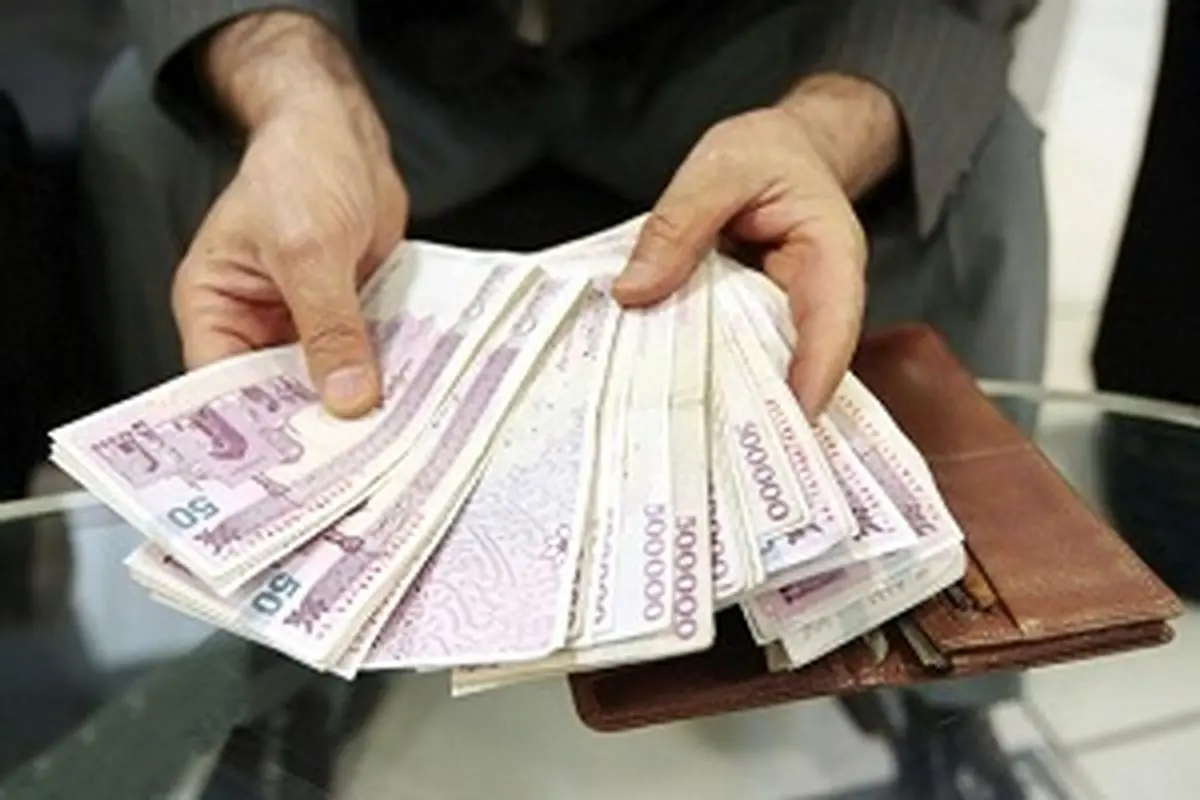 بازگرداندن کیف پول یک میلیاردی به صاحبش توسط کارگر فرودگاه مشهد