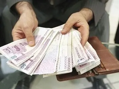 بازگرداندن کیف پول یک میلیاردی به صاحبش توسط کارگر فرودگاه مشهد