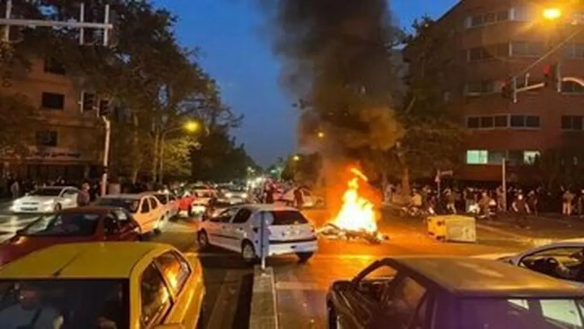 در حوادث اخیر ساختمان چهار بانک در شهر گرگان به‌طور کامل تخریب شد