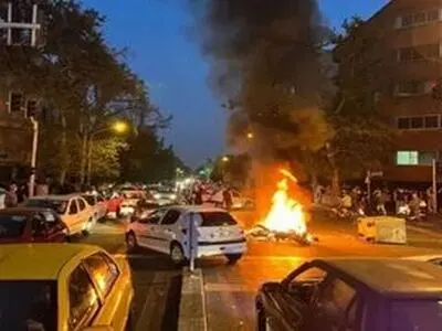 در حوادث اخیر ساختمان چهار بانک در شهر گرگان به‌طور کامل تخریب شد