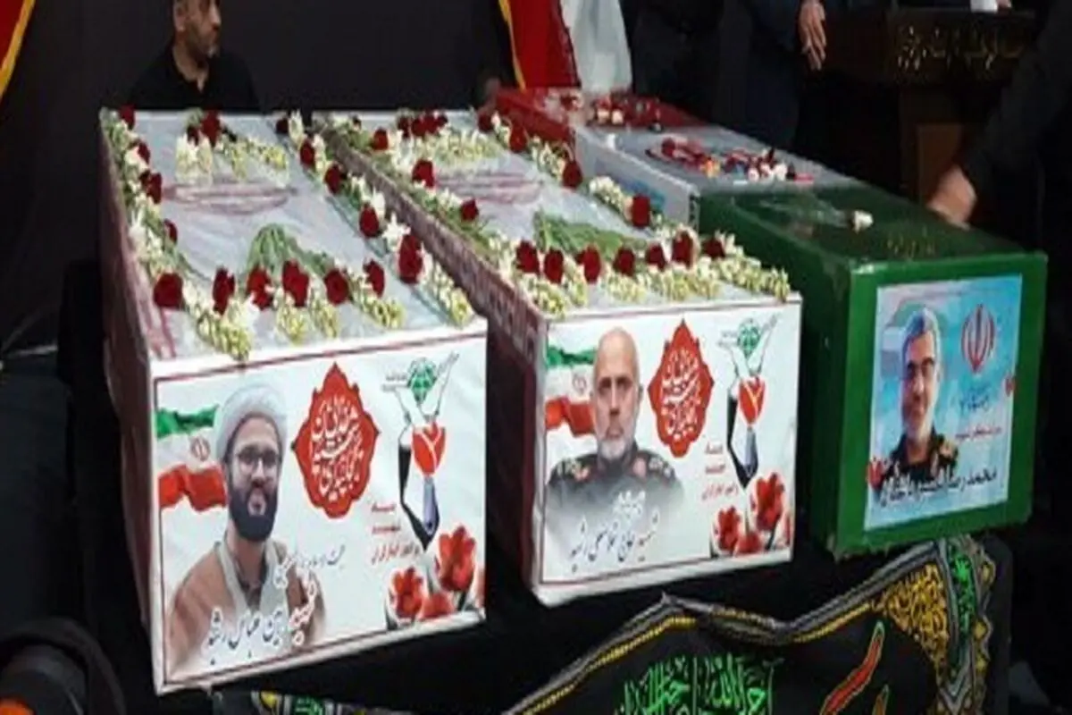 تشییع سپهبد شهید رشید و فرزندش و سردار نصیرباغبان بر دستان خوزستانی‌ها