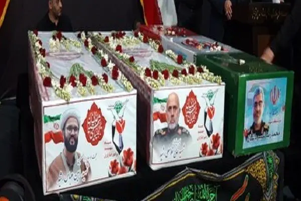 تشییع سپهبد شهید رشید و فرزندش و سردار نصیرباغبان بر دستان خوزستانی‌ها