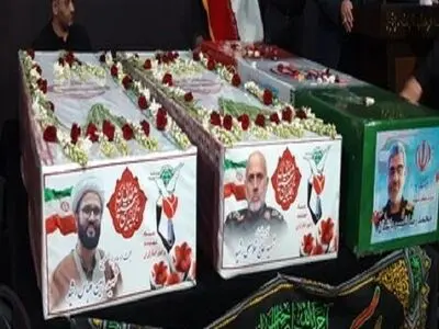 تشییع سپهبد شهید رشید و فرزندش و سردار نصیرباغبان بر دستان خوزستانی‌ها