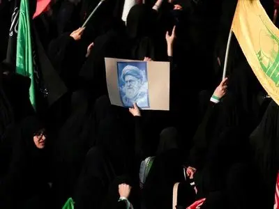 گزارش فرانس۲۴ از مراسم وداع با رهبر شهید انقلاب اسلامی