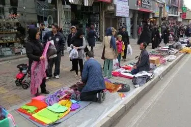 ساماندهی دستفروشان با توزیع فرصت‌های اقتصادی در شیراز
